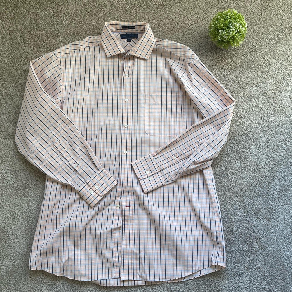 Tommy Hilfiger Men's Dress Shirt Regular Fit Non Iron